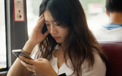 滑手機滑到頭痛？低頭族的居家舒緩指南